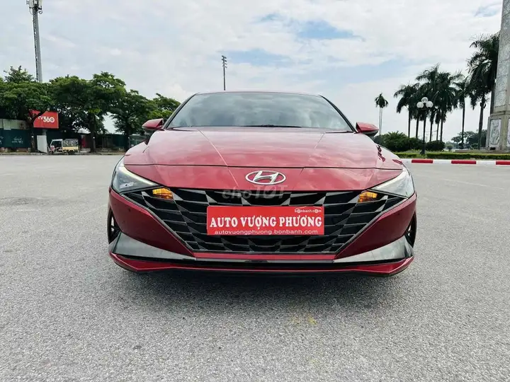 Hyundai Elantra 2022 2.0AT Красный 22000 км