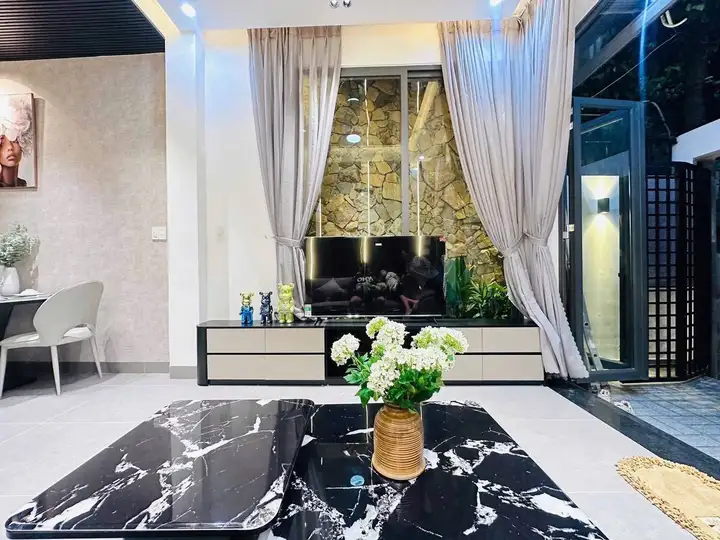 Дом 3 этажа, 4 спальни, 55 м²