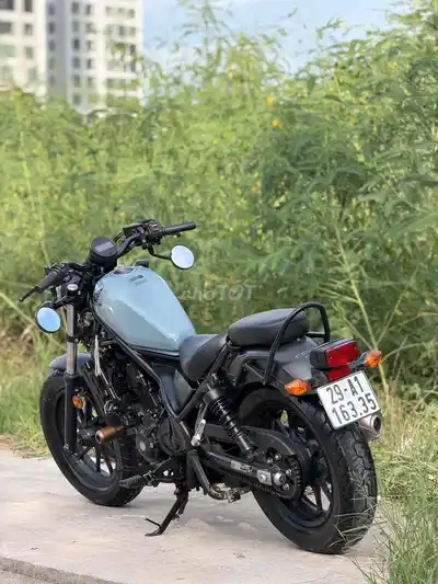 Honda Rebel 300 2021 в синем цвете