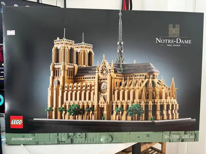 Продается LEGO Notre-Dame de Paris