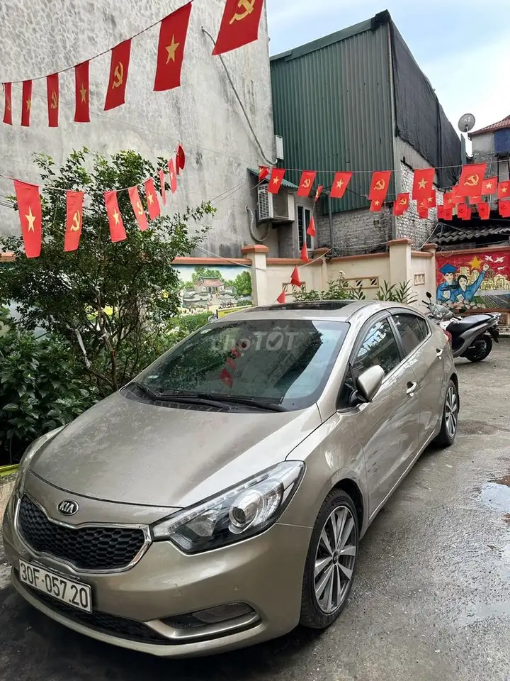 Kia K3 2016 песочный 5 мест