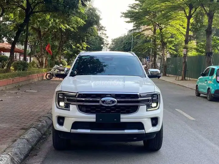 Ford Everest Titanium 4x2 2025 Белый 7 мест