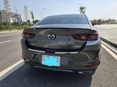 Mazda 3 Luxury 2023 серая 16000 км