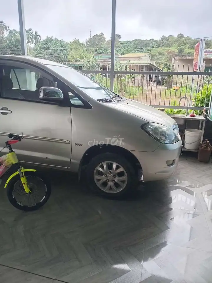Toyota Innova G 2007 механическая Серебристый