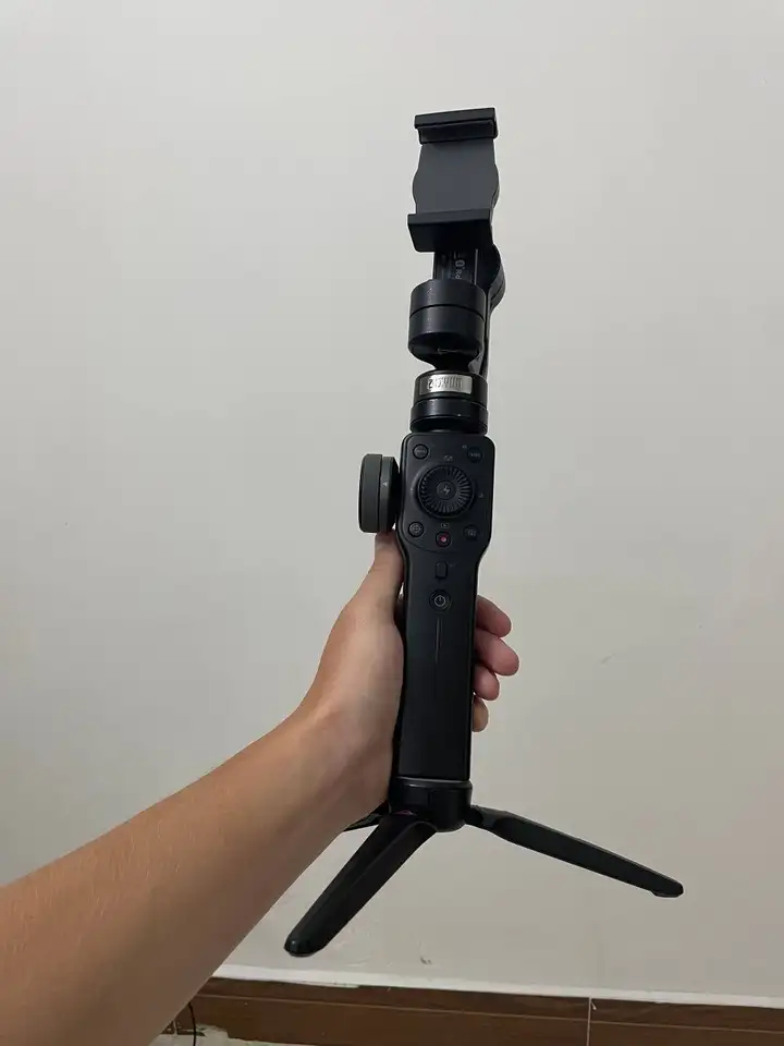 Стабилизатор Zhiyun Smooth и штатив