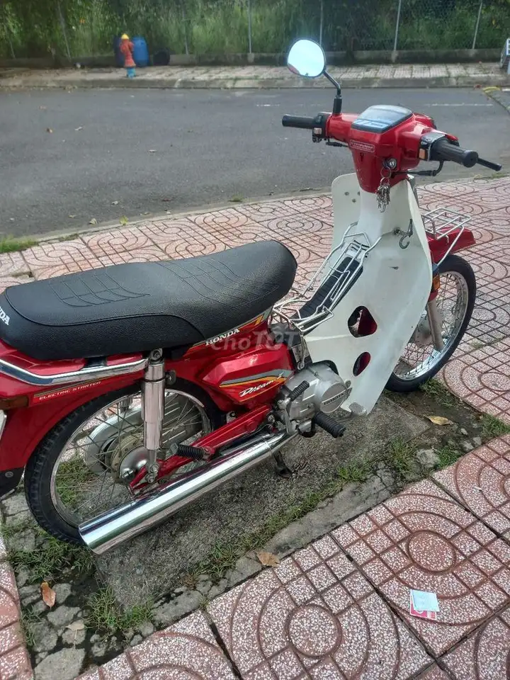 Honda Dream Thái 7-ступенчатая, красная