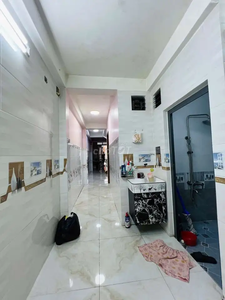 Дом в переулке 6м на ул. Тан Кы Тан Куй, 4х18м, 2 этажа, 5 спален