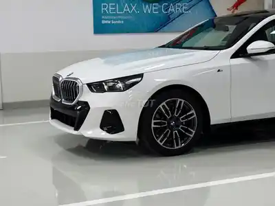 BMW 5 Series 530i M Sport 2026 - 2 Тыл 981 Трио