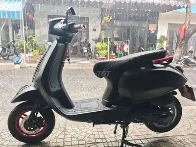 Скутер Vespa 50cc, 2024 год, черный, все функции работают