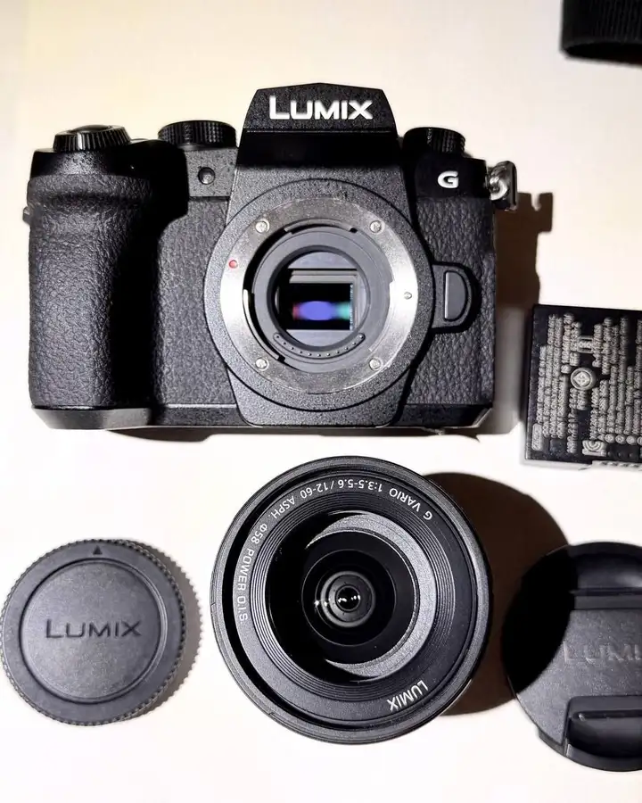 Panasonic Lumix G90 с объективом 12–60 мм