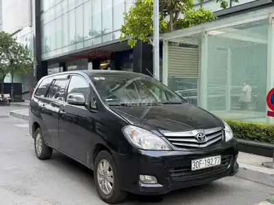 Toyota Innova 2009 автомат, черный