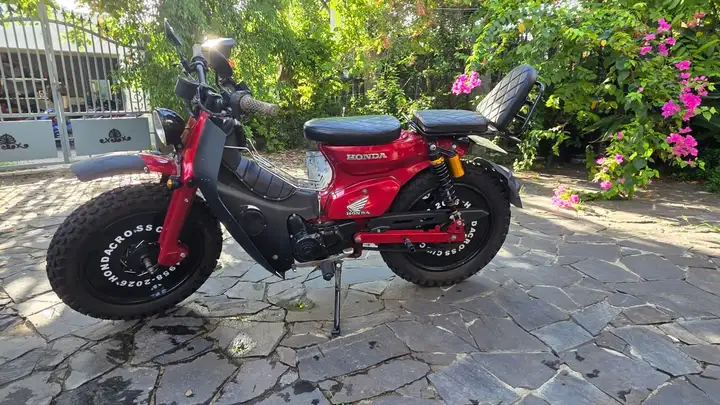 Honda Super Cub Custom Deluxe 50