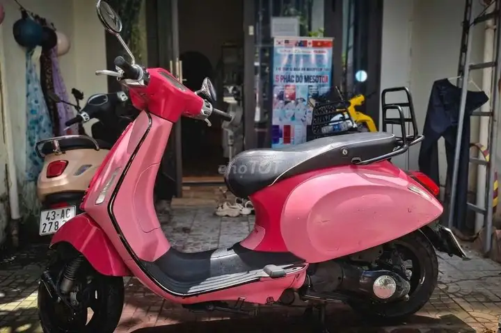 Скутер Piaggio Vespa 125cc, розовый, импорт
