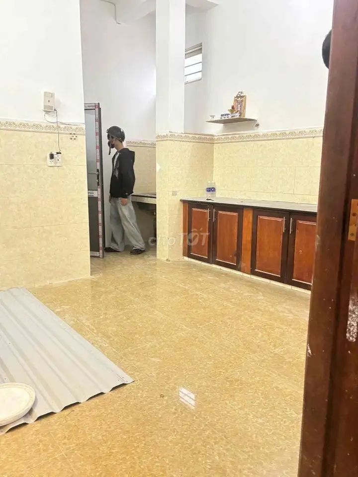 [MỚI] Cho thuê căn 2PN 1WC full nội thất tại lầu 1 chợ Hoàng Hoa Thám
