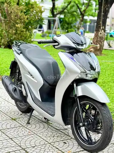 Honda SH 125 2023, серебристый