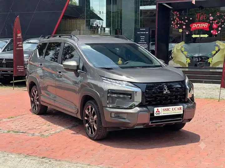 Mitsubishi Xpander Cross FL 2025 серый 32000 км