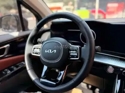 KIA Carnival Signature 2023 Черный Вьетнам