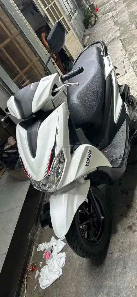 Скутер Yamaha белый