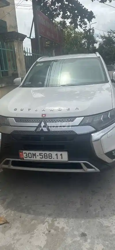 Mitsubishi Outlander Белый