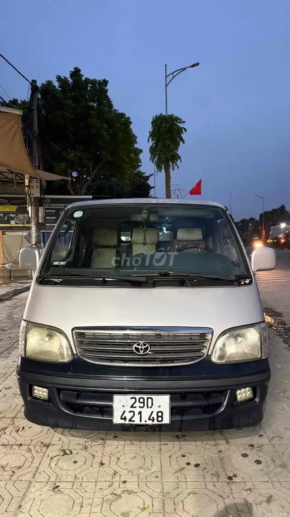 Toyota Hiace грузовой фургон 3 места
