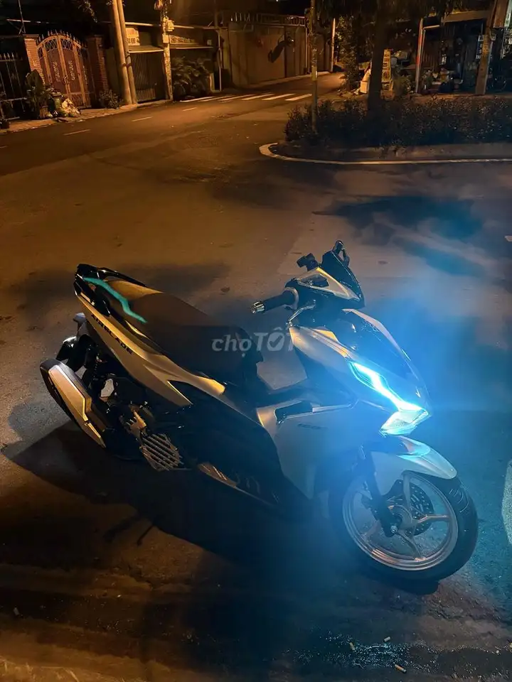 Honda Air Blade Серебристый 8000 км амортизатор Nitron DNA