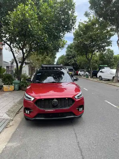 Красный кроссовер MG ZS 5 мест импортный