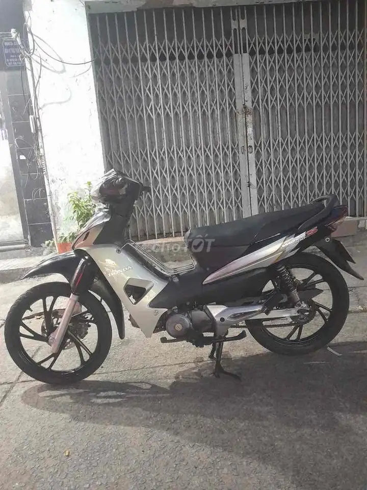 Honda Wave S 100, черный с серебристым