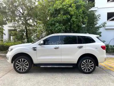 Ford Everest Titanium 2.0L 4x2 AT 2022 года выпуска