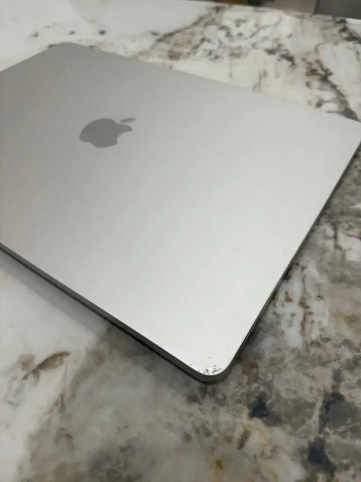 MacBook Air 15" M3 8/512 ГБ Starlight