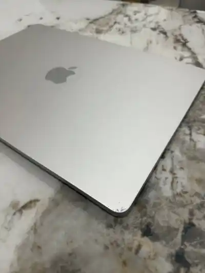 MacBook Air 15" M3 8/512 ГБ Starlight