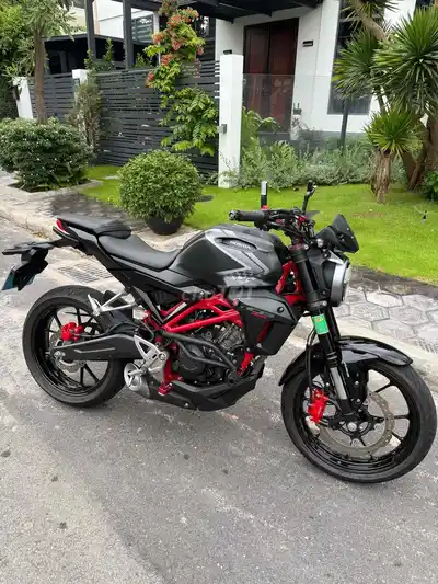 Honda CB150R 2022 Черно-красный