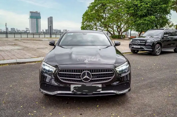 Mercedes-Benz E180 2024 черный, 3.xxx км