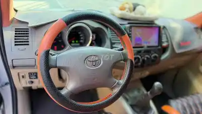 Toyota Fortuner 2012 механика дизель серебристый