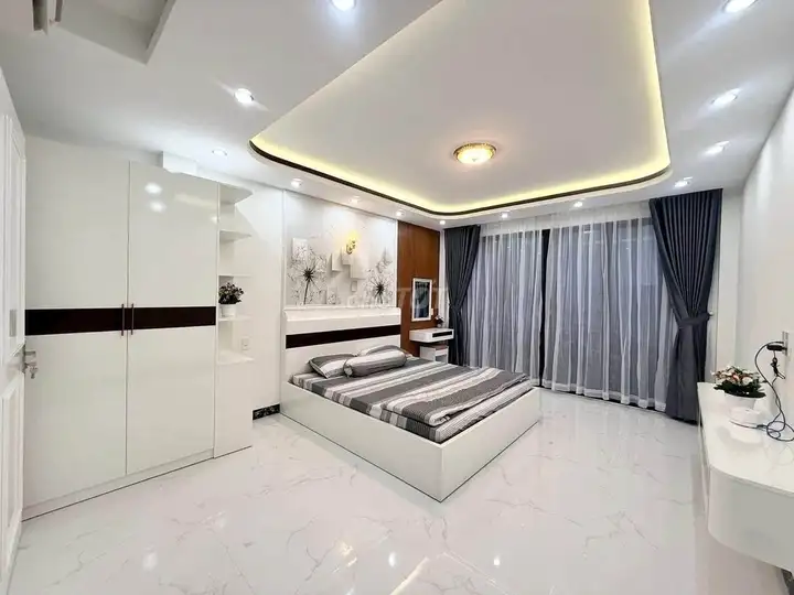 Дом по ул. Хоанг Хоа Там, Бадинь, 39м² х 5 этажей