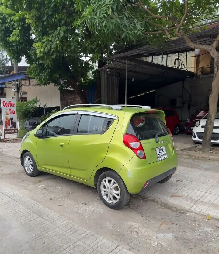 Chevrolet Spark 2024 зеленый 5 мест Вьетнам