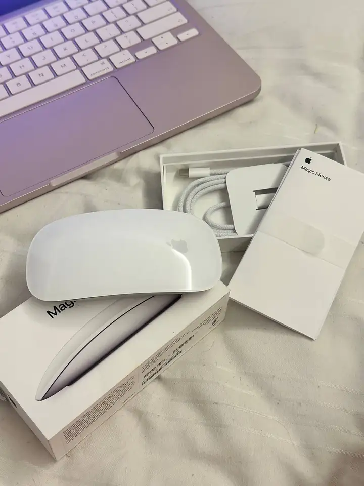 MacBook Neo + Apple Magic Mouse