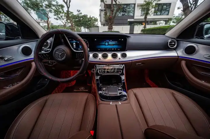 Mercedes-Benz E180 2024 черный, 3.xxx км