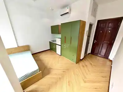 Студия с широким светлым балконом рядом с Фан Хик Лонг