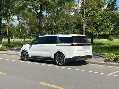 Kia Carnival Signature 2022 белый 8 мест 85000 км