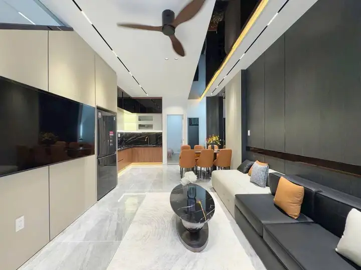 Дом 4 этажа, 4 спальни, 56 м²
