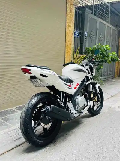 Yamaha FZ 150 FI белый оригинальный автомобиль Yamaha