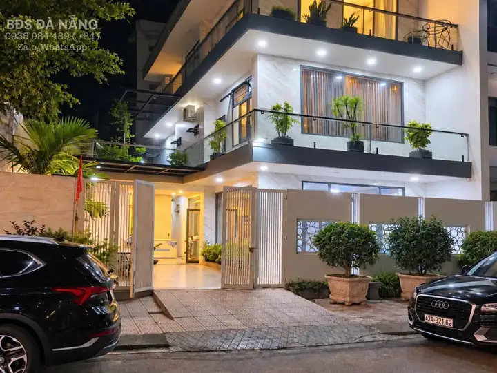Дом 3 этажа, 3 спальни, 170 м²
