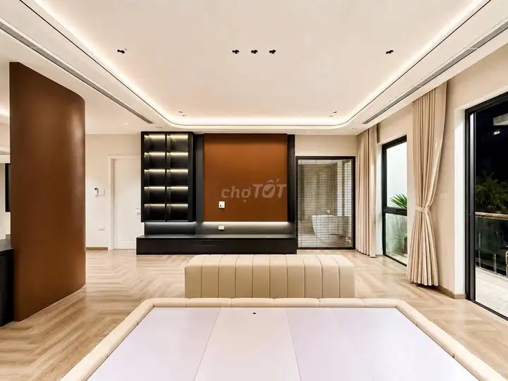 Bán nhà mặt phố Nguyễn Sơn, 90m2, 2 thoáng, thang máy