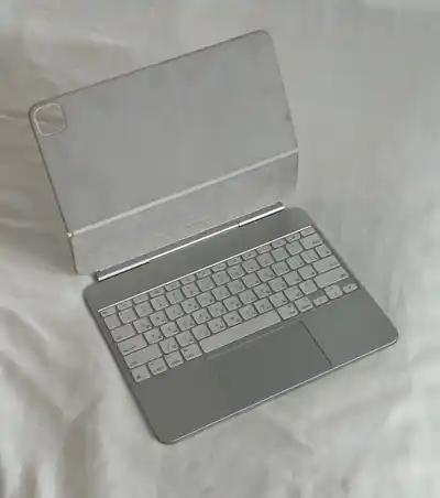 Magic Keyboard для iPad Pro 13"