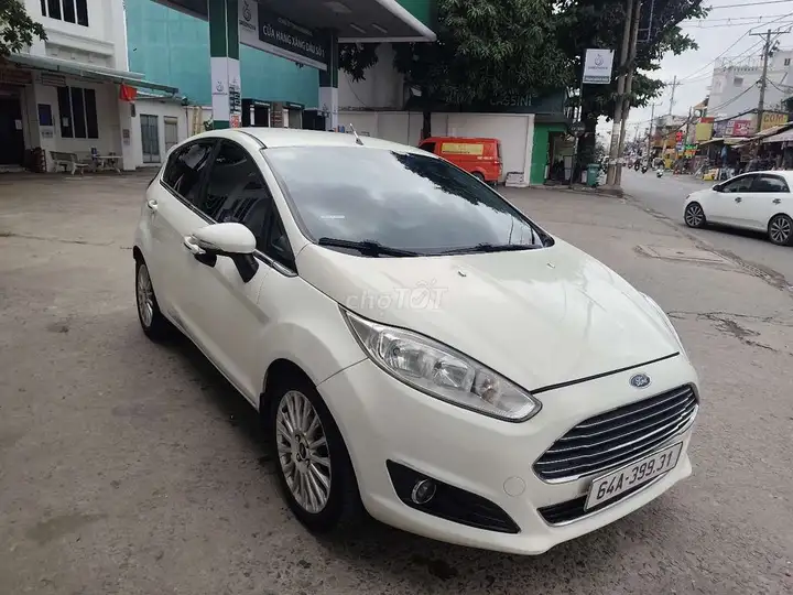 Ford Fiesta 1.5 AT 2014 белый автомат