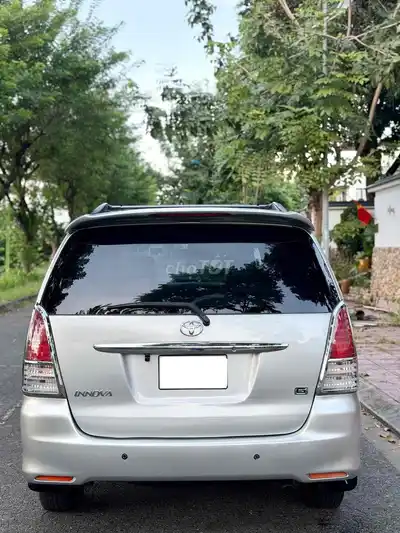 Toyota Innova 2.0G 2009 серебристый 91000 км