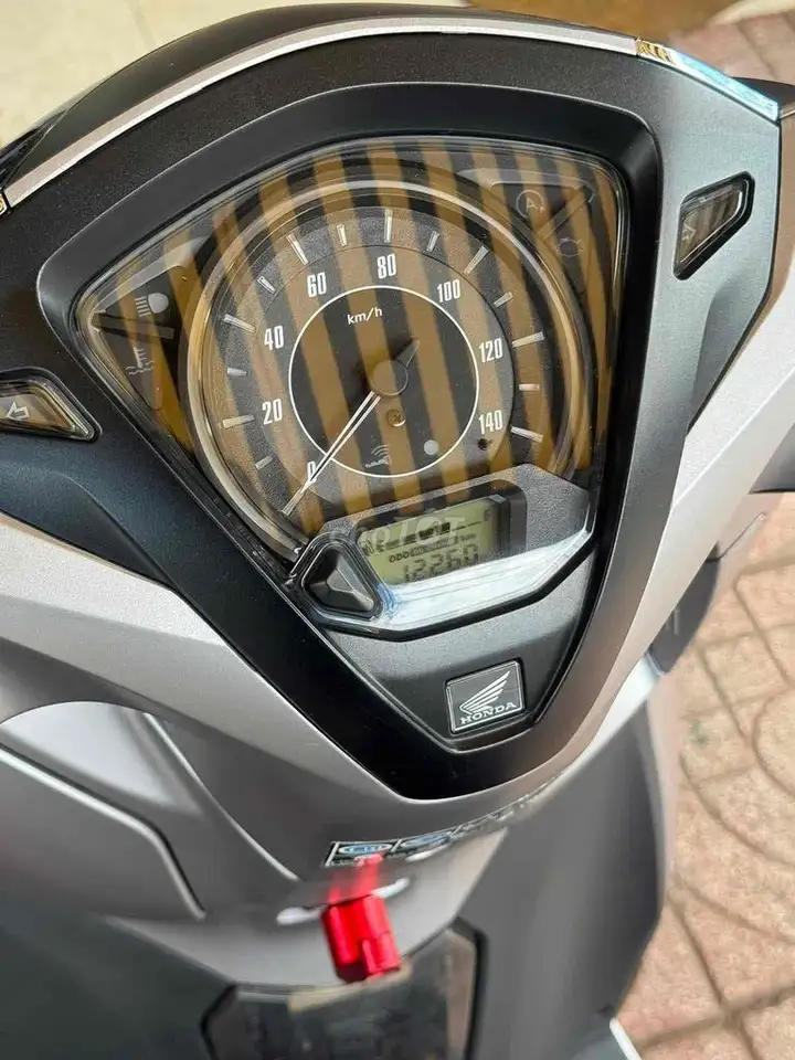 Honda Lead 125 2024 Серебристый 12000 км