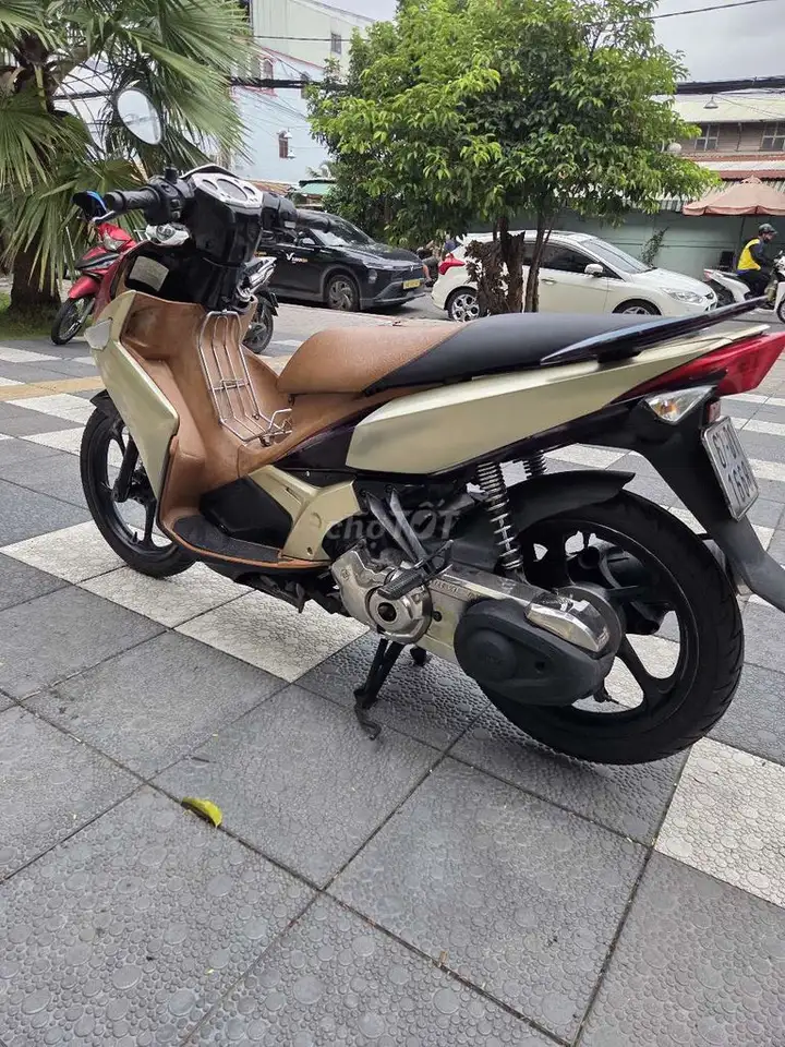 Yamaha Nouvo 4, скутер, красно-золотой