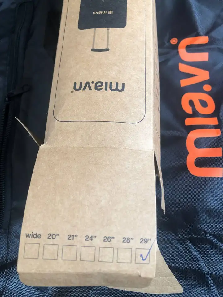 Фирменный чехол на чемодан 29''