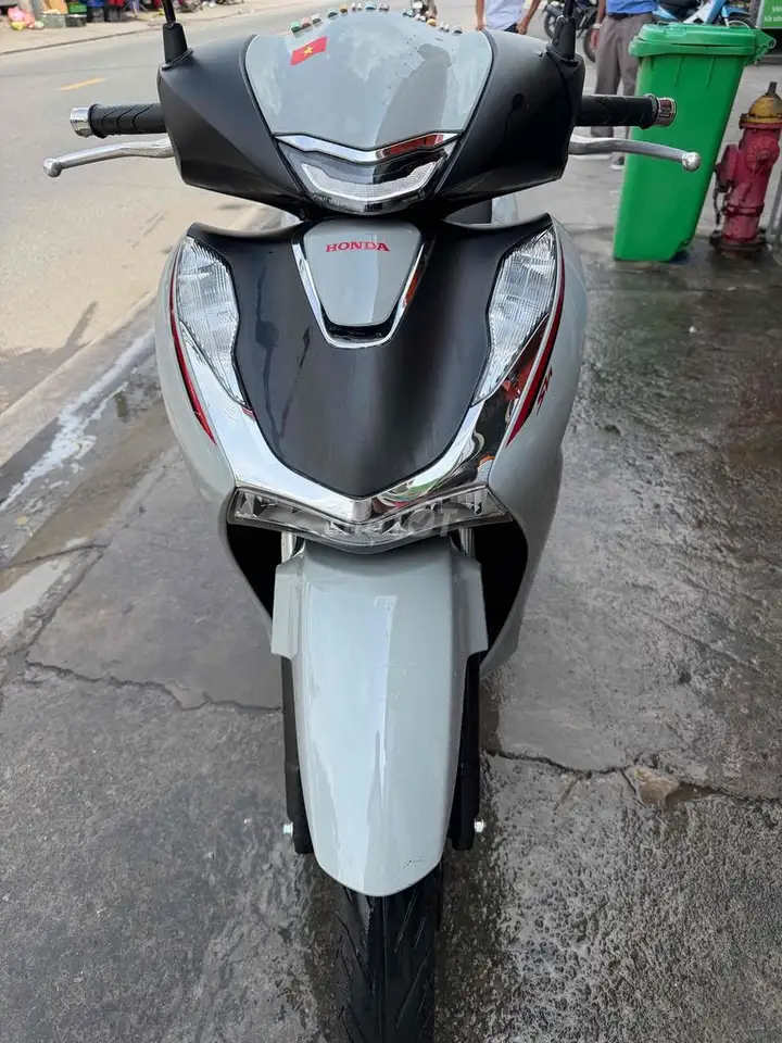 Honda SH 160 2025 серый 7000 км